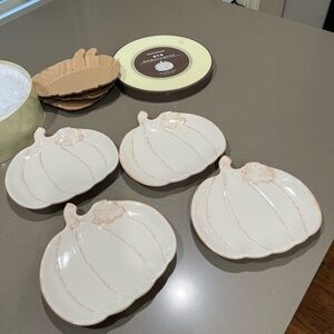 New Set of 4 Boston Warehouse Pumpkin Plates